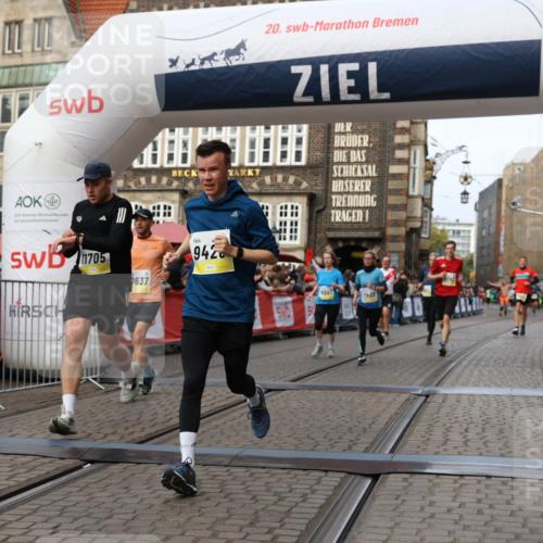 05.10.2025 - 20. swb-Marathon Bremen Yannick Fuchs http://msf.ph/oto/9258044 05.10.2025 10:47:32 Ziel 9244, 9428, 9670, 10319, 10637, 10667, 10951, 11498, 11705, 11742 meine-sportfotos.de