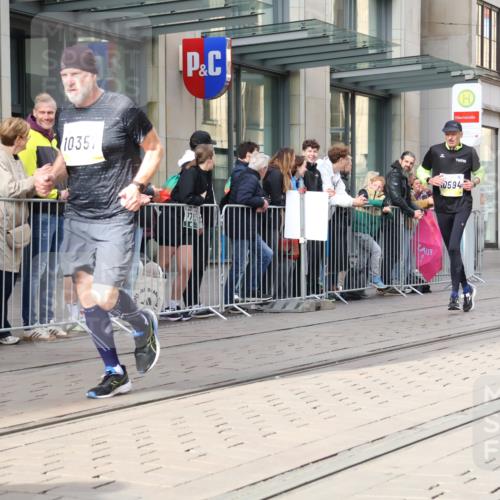 05.10.2025 - 20. swb-Marathon Bremen Strokosch-Dieckow http://msf.ph/oto/9258050 05.10.2025 10:58:44 Ziel 9219, 9349, 9508, 9518, 9542, 9601, 9692, 9847, 9977, 10039, 10080, 10143, 10200, 10274, 10353, 10357, 10560, 10588, 10594, 10607, 11207, 11483, 11612, 9219, 9349, 9508, 9518, 9542, 9601, 9692, 9847, 9977, 10039, 10080, 10143, 10200, 10274, 10353, 10357, 10560, 10588, 10594, 10607, 11207, 11483, 11612 meine-sportfotos.de