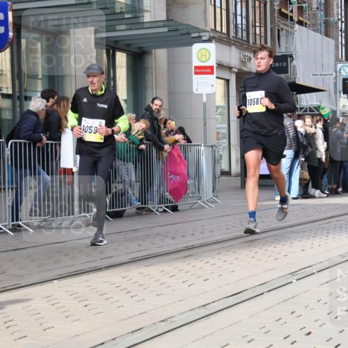 05.10.2025 - 20. swb-Marathon Bremen Strokosch-Dieckow http://msf.ph/oto/9258064 05.10.2025 10:58:45 Ziel 9219, 9349, 9454, 9508, 9518, 9542, 9601, 9692, 9847, 9977, 10039, 10080, 10143, 10200, 10274, 10353, 10357, 10560, 10588, 10594, 10607, 11207, 11400, 11483, 11612, 9219, 9349, 9454, 9508, 9518, 9542, 9601, 9692, 9847, 9977, 10039, 10080, 10143, 10200, 10274, 10353, 10357, 10560, 10588, 10594, 10607, 11207, 11400, 11483, 11612 meine-sportfotos.de