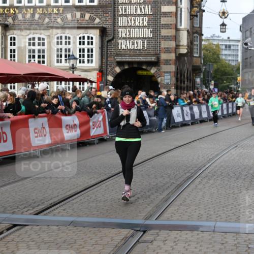 05.10.2025 - 20. swb-Marathon Bremen Yannick Fuchs http://msf.ph/oto/9258067 05.10.2025 11:16:35 Ziel 10023, 10083, 10379, 10450, 11029, 11358, 11404 meine-sportfotos.de