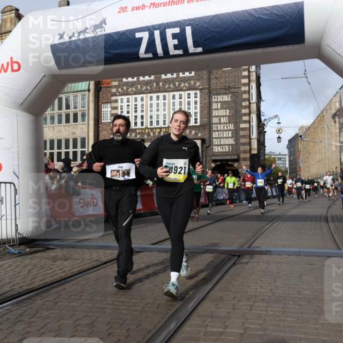 05.10.2025 - 20. swb-Marathon Bremen Yannick Fuchs http://msf.ph/oto/9258072 05.10.2025 10:56:05 Ziel 7147, 9871, 10015, 10610, 10654, 10758, 10921, 11052, 11148, 11439 meine-sportfotos.de