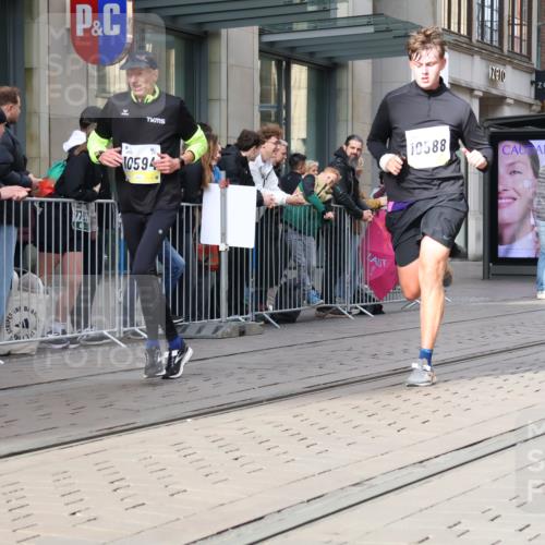 05.10.2025 - 20. swb-Marathon Bremen Strokosch-Dieckow http://msf.ph/oto/9258077 05.10.2025 10:58:46 Ziel 9219, 9349, 9454, 9508, 9518, 9542, 9601, 9692, 9847, 9977, 10039, 10080, 10143, 10200, 10274, 10353, 10357, 10588, 10594, 10607, 11207, 11400, 11612, 9219, 9349, 9454, 9508, 9518, 9542, 9601, 9692, 9847, 9977, 10039, 10080, 10143, 10200, 10274, 10353, 10357, 10588, 10594, 10607, 11207, 11400, 11612 meine-sportfotos.de