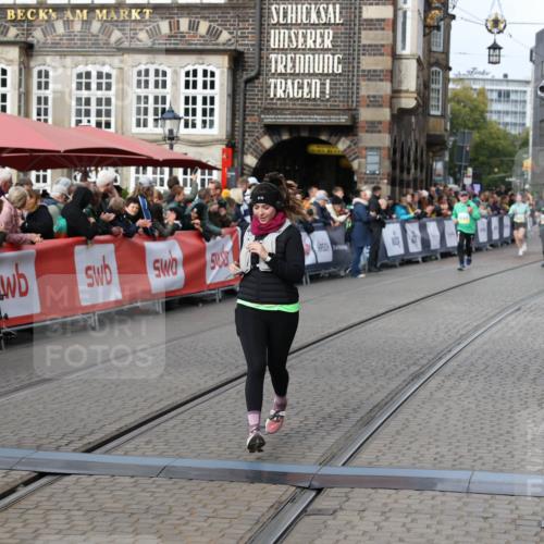 05.10.2025 - 20. swb-Marathon Bremen Yannick Fuchs http://msf.ph/oto/9258089 05.10.2025 11:16:35 Ziel 10023, 10083, 10379, 10450, 11029, 11358, 11404 meine-sportfotos.de