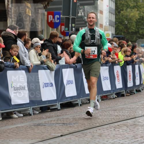 05.10.2025 - 20. swb-Marathon Bremen Strokosch-Dieckow http://msf.ph/oto/9258095 05.10.2025 12:55:26 Ziel 1443, 1907, 1912, 6444 meine-sportfotos.de