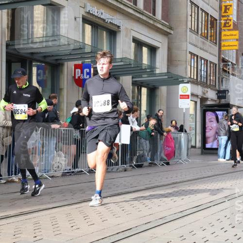 05.10.2025 - 20. swb-Marathon Bremen Strokosch-Dieckow http://msf.ph/oto/9258100 05.10.2025 10:58:46 Ziel 9219, 9349, 9454, 9508, 9518, 9542, 9601, 9692, 9847, 9977, 10039, 10080, 10143, 10200, 10274, 10353, 10357, 10588, 10594, 10607, 11207, 11400, 11612, 9219, 9349, 9454, 9508, 9518, 9542, 9601, 9692, 9847, 9977, 10039, 10080, 10143, 10200, 10274, 10353, 10357, 10588, 10594, 10607, 11207, 11400, 11612 meine-sportfotos.de