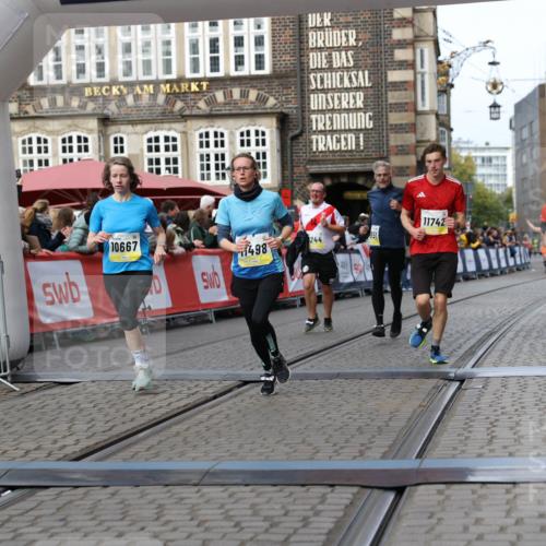 05.10.2025 - 20. swb-Marathon Bremen Yannick Fuchs http://msf.ph/oto/9258103 05.10.2025 10:47:33 Ziel 9244, 9428, 9670, 10319, 10637, 10667, 10951, 11498, 11705, 11742 meine-sportfotos.de