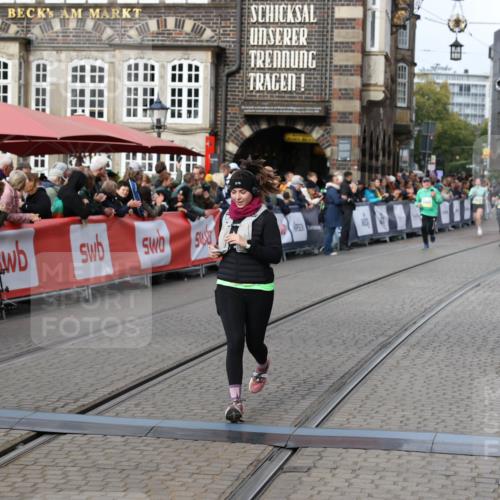 05.10.2025 - 20. swb-Marathon Bremen Yannick Fuchs http://msf.ph/oto/9258104 05.10.2025 11:16:35 Ziel 10023, 10083, 10379, 10450, 11029, 11358, 11404 meine-sportfotos.de