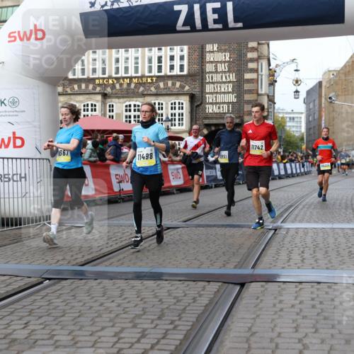 05.10.2025 - 20. swb-Marathon Bremen Yannick Fuchs http://msf.ph/oto/9258123 05.10.2025 10:47:34 Ziel 9244, 9428, 9670, 10319, 10637, 10667, 10951, 11498, 11705, 11742 meine-sportfotos.de