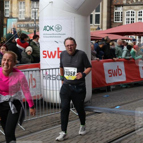 05.10.2025 - 20. swb-Marathon Bremen Yannick Fuchs http://msf.ph/oto/9258127 05.10.2025 11:16:36 Ziel 10023, 10083, 10379, 10450, 11029, 11358, 11404 meine-sportfotos.de