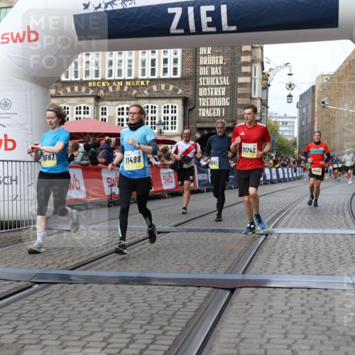05.10.2025 - 20. swb-Marathon Bremen Yannick Fuchs http://msf.ph/oto/9258132 05.10.2025 10:47:34 Ziel 9244, 9428, 9670, 10319, 10637, 10667, 10951, 11498, 11705, 11742 meine-sportfotos.de
