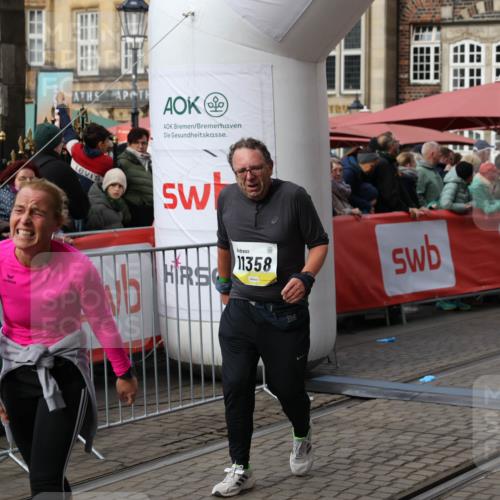 05.10.2025 - 20. swb-Marathon Bremen Yannick Fuchs http://msf.ph/oto/9258136 05.10.2025 11:16:36 Ziel 10023, 10083, 10379, 10450, 11029, 11358, 11404 meine-sportfotos.de