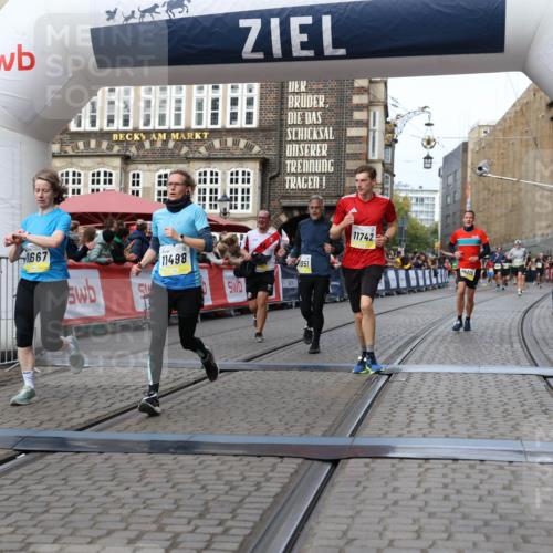 05.10.2025 - 20. swb-Marathon Bremen Yannick Fuchs http://msf.ph/oto/9258140 05.10.2025 10:47:34 Ziel 9244, 9428, 9670, 10319, 10637, 10667, 10951, 11498, 11705, 11742 meine-sportfotos.de