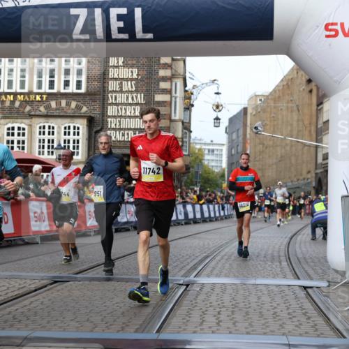 05.10.2025 - 20. swb-Marathon Bremen Yannick Fuchs http://msf.ph/oto/9258146 05.10.2025 10:47:34 Ziel 9244, 9428, 9670, 10319, 10637, 10667, 10951, 11498, 11705, 11742 meine-sportfotos.de