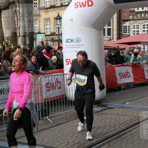 05.10.2025 - 20. swb-Marathon Bremen Yannick Fuchs http://msf.ph/oto/9258161 05.10.2025 11:16:36 Ziel 10023, 10083, 10379, 10450, 11029, 11358, 11404 meine-sportfotos.de