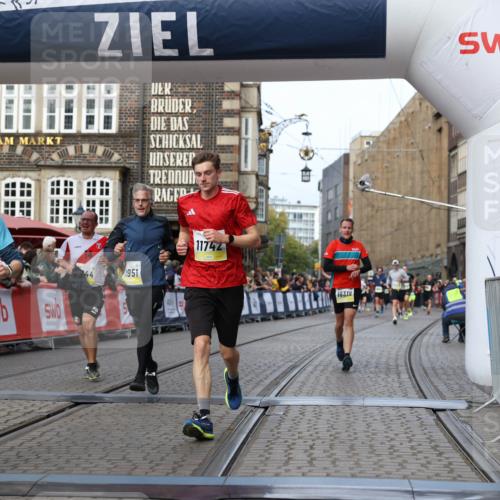 05.10.2025 - 20. swb-Marathon Bremen Yannick Fuchs http://msf.ph/oto/9258162 05.10.2025 10:47:34 Ziel 9244, 9428, 9670, 10319, 10637, 10667, 10951, 11498, 11705, 11742 meine-sportfotos.de