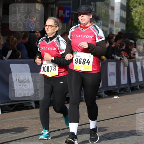 05.10.2025 - 20. swb-Marathon Bremen Strokosch-Dieckow http://msf.ph/oto/9258168 05.10.2025 11:04:20 Ziel 9448, 9537, 9684, 10439, 10678, 11044, 11200 meine-sportfotos.de