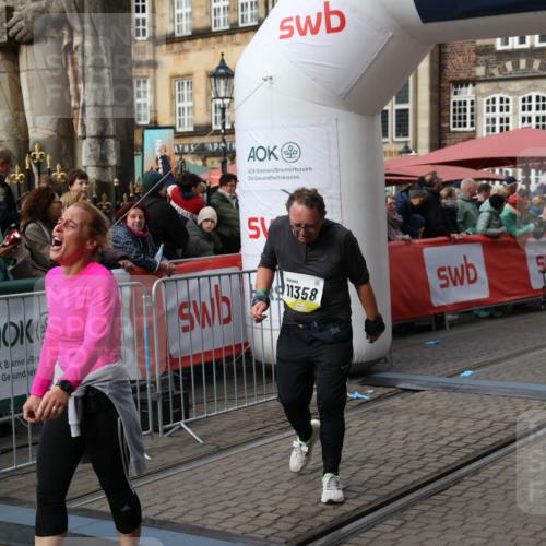 05.10.2025 - 20. swb-Marathon Bremen Yannick Fuchs http://msf.ph/oto/9258169 05.10.2025 11:16:36 Ziel 10023, 10083, 10379, 10450, 11029, 11358, 11404 meine-sportfotos.de