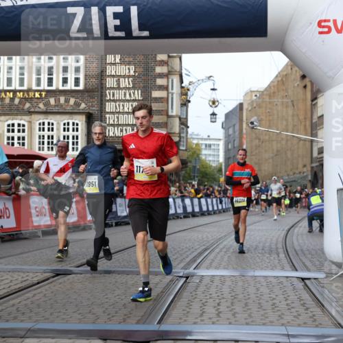 05.10.2025 - 20. swb-Marathon Bremen Yannick Fuchs http://msf.ph/oto/9258171 05.10.2025 10:47:34 Ziel 9244, 9428, 9670, 10319, 10637, 10667, 10951, 11498, 11705, 11742 meine-sportfotos.de
