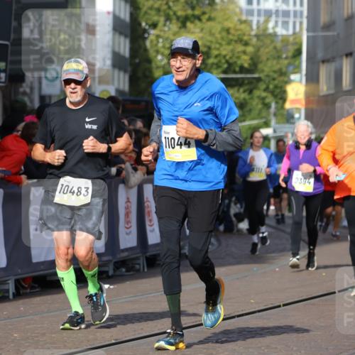 05.10.2025 - 20. swb-Marathon Bremen Strokosch-Dieckow http://msf.ph/oto/9258187 05.10.2025 11:04:24 Ziel 8111, 9610, 9684, 10278, 10439, 10483, 10678, 11044, 11200 meine-sportfotos.de