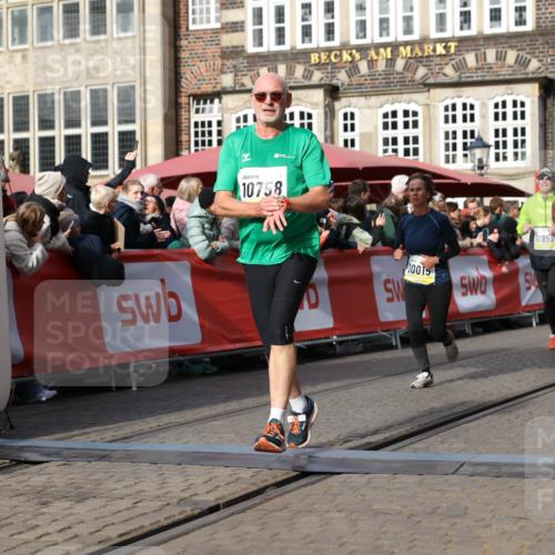 05.10.2025 - 20. swb-Marathon Bremen Yannick Fuchs http://msf.ph/oto/9258189 05.10.2025 10:56:07 Ziel 7147, 9871, 9950, 10015, 10394, 10641, 10654, 10675, 10758, 10921, 10959, 11148, 11439, 11626 meine-sportfotos.de