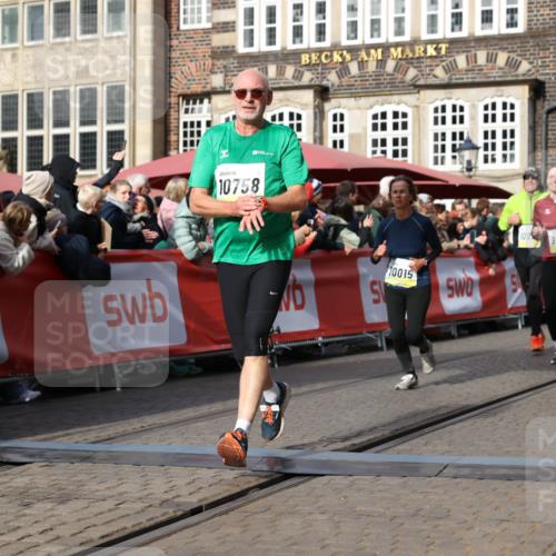 05.10.2025 - 20. swb-Marathon Bremen Yannick Fuchs http://msf.ph/oto/9258199 05.10.2025 10:56:07 Ziel 7147, 9871, 9950, 10015, 10394, 10641, 10654, 10675, 10758, 10921, 10959, 11148, 11439, 11626 meine-sportfotos.de