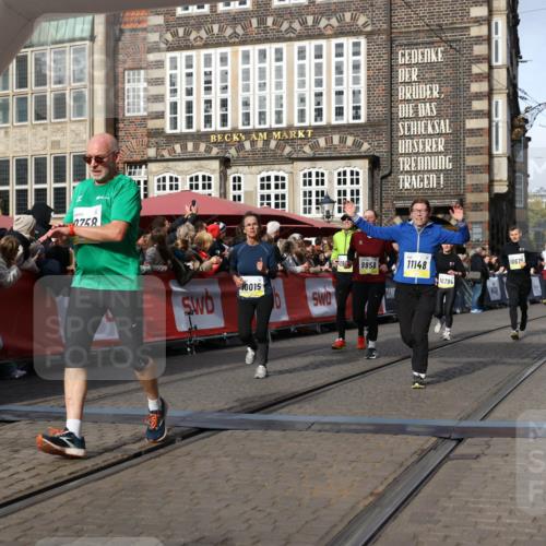 05.10.2025 - 20. swb-Marathon Bremen Yannick Fuchs http://msf.ph/oto/9258223 05.10.2025 10:56:07 Ziel 7147, 9871, 9950, 10015, 10394, 10641, 10654, 10675, 10758, 10921, 10959, 11148, 11439, 11626 meine-sportfotos.de