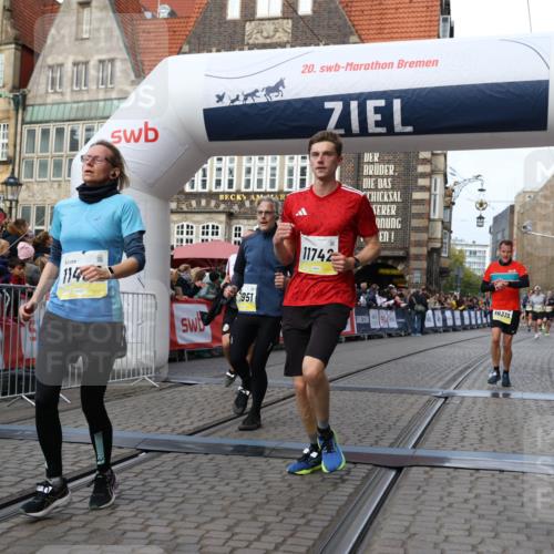 05.10.2025 - 20. swb-Marathon Bremen Yannick Fuchs http://msf.ph/oto/9258224 05.10.2025 10:47:35 Ziel 9244, 9428, 10319, 10637, 10667, 10951, 11498, 11705, 11742 meine-sportfotos.de