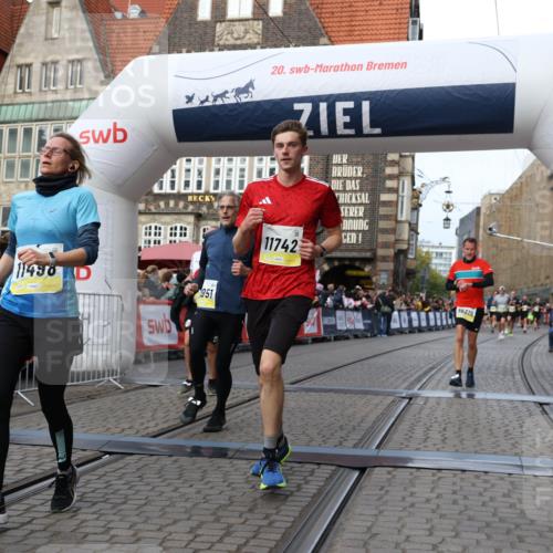 05.10.2025 - 20. swb-Marathon Bremen Yannick Fuchs http://msf.ph/oto/9258231 05.10.2025 10:47:35 Ziel 9244, 9428, 10319, 10637, 10667, 10951, 11498, 11705, 11742 meine-sportfotos.de