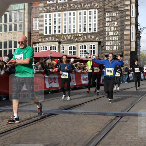 05.10.2025 - 20. swb-Marathon Bremen Yannick Fuchs http://msf.ph/oto/9258234 05.10.2025 10:56:07 Ziel 7147, 9871, 9950, 10015, 10394, 10641, 10654, 10675, 10758, 10921, 10959, 11148, 11439, 11626 meine-sportfotos.de
