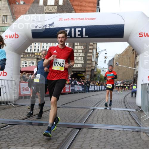 05.10.2025 - 20. swb-Marathon Bremen Yannick Fuchs http://msf.ph/oto/9258242 05.10.2025 10:47:35 Ziel 9244, 9428, 10319, 10637, 10667, 10951, 11498, 11705, 11742 meine-sportfotos.de
