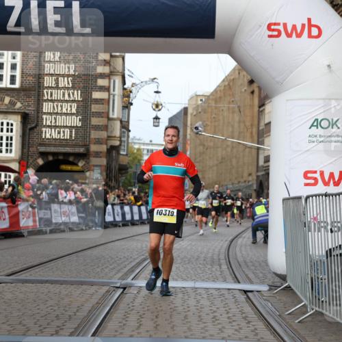 05.10.2025 - 20. swb-Marathon Bremen Yannick Fuchs http://msf.ph/oto/9258251 05.10.2025 10:47:36 Ziel 9244, 9428, 10319, 10637, 10667, 10951, 11498, 11705, 11742 meine-sportfotos.de