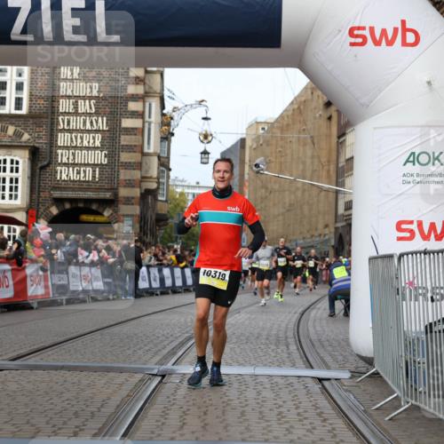 05.10.2025 - 20. swb-Marathon Bremen Yannick Fuchs http://msf.ph/oto/9258261 05.10.2025 10:47:36 Ziel 9244, 9428, 10319, 10637, 10667, 10951, 11498, 11705, 11742 meine-sportfotos.de