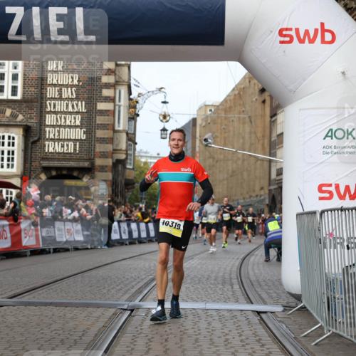 05.10.2025 - 20. swb-Marathon Bremen Yannick Fuchs http://msf.ph/oto/9258270 05.10.2025 10:47:36 Ziel 9244, 9428, 10319, 10637, 10667, 10951, 11498, 11705, 11742 meine-sportfotos.de