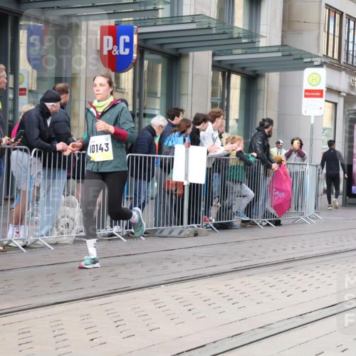 05.10.2025 - 20. swb-Marathon Bremen Strokosch-Dieckow http://msf.ph/oto/9258277 05.10.2025 10:58:53 Ziel 9183, 9219, 9454, 9508, 9635, 9692, 10039, 10143, 10200, 10274, 10353, 10357, 10407, 10594, 10607, 11006, 11007, 11207, 11400, 9183, 9219, 9454, 9508, 9635, 9692, 10039, 10143, 10200, 10274, 10353, 10357, 10407, 10594, 10607, 11006, 11007, 11207, 11400 meine-sportfotos.de