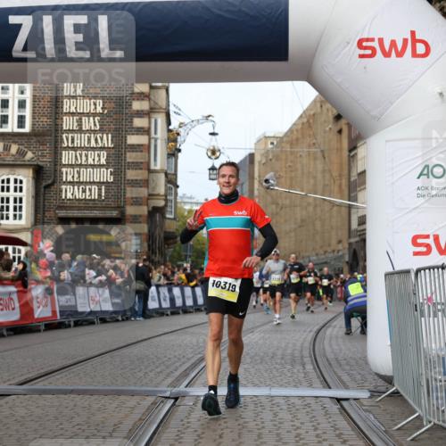 05.10.2025 - 20. swb-Marathon Bremen Yannick Fuchs http://msf.ph/oto/9258282 05.10.2025 10:47:36 Ziel 9244, 9428, 10319, 10637, 10667, 10951, 11498, 11705, 11742 meine-sportfotos.de