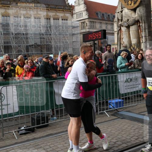 05.10.2025 - 20. swb-Marathon Bremen Yannick Fuchs http://msf.ph/oto/9258285 05.10.2025 11:16:39 Ziel 9563, 11358, 11404 meine-sportfotos.de