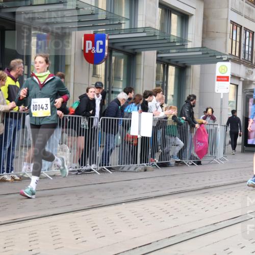 05.10.2025 - 20. swb-Marathon Bremen Strokosch-Dieckow http://msf.ph/oto/9258291 05.10.2025 10:58:54 Ziel 9183, 9219, 9454, 9508, 9635, 9692, 10039, 10143, 10200, 10274, 10353, 10357, 10407, 10594, 10607, 11006, 11007, 11207, 11400, 9183, 9219, 9454, 9508, 9635, 9692, 10039, 10143, 10200, 10274, 10353, 10357, 10407, 10594, 10607, 11006, 11007, 11207, 11400 meine-sportfotos.de
