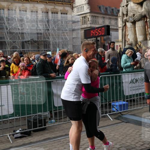 05.10.2025 - 20. swb-Marathon Bremen Yannick Fuchs http://msf.ph/oto/9258307 05.10.2025 11:16:39 Ziel 9563, 11358, 11404 meine-sportfotos.de