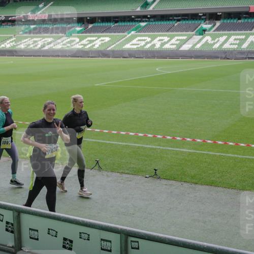 05.10.2025 - 20. swb-Marathon Bremen Michael Burmester http://msf.ph/oto/9258309 05.10.2025 10:45:59 Laufen im Stadion 7014, 7410, 9203, 9301, 9420, 9465, 9643, 9838, 9869, 10000, 10023, 10083, 10186, 10201, 10220, 10312, 10450, 10465, 10472, 10496, 10564, 10575, 10602, 10728, 10736, 10759, 10949, 10976, 11020, 11029, 11036, 11068, 11082, 11107, 11182, 11332, 11358, 11438, 11541, 7109, 7110, 8476, 9242, 9441, 9756, 10000, 10282, 10292, 10622, 10671, 10752, 10808, 10842, 10957, 11085, 11139, 11264, 11375 meine-sportfotos.de