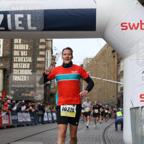 05.10.2025 - 20. swb-Marathon Bremen Yannick Fuchs http://msf.ph/oto/9258315 05.10.2025 10:47:37 Ziel 9244, 9428, 9924, 10319, 10637, 10667, 10951, 11498, 11705, 11742 meine-sportfotos.de