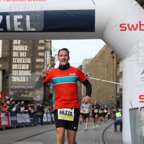 05.10.2025 - 20. swb-Marathon Bremen Yannick Fuchs http://msf.ph/oto/9258335 05.10.2025 10:47:37 Ziel 9244, 9428, 9924, 10319, 10637, 10667, 10951, 11498, 11705, 11742 meine-sportfotos.de