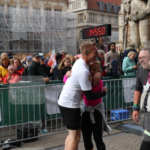 05.10.2025 - 20. swb-Marathon Bremen Yannick Fuchs http://msf.ph/oto/9258342 05.10.2025 11:16:39 Ziel 9563, 11358, 11404 meine-sportfotos.de