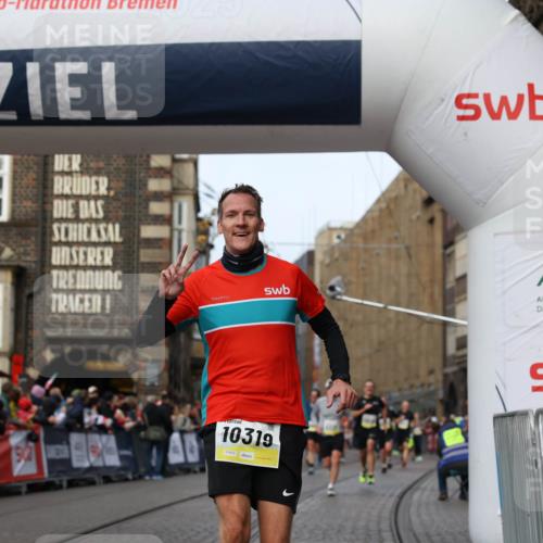 05.10.2025 - 20. swb-Marathon Bremen Yannick Fuchs http://msf.ph/oto/9258344 05.10.2025 10:47:37 Ziel 9244, 9428, 9924, 10319, 10637, 10667, 10951, 11498, 11705, 11742 meine-sportfotos.de