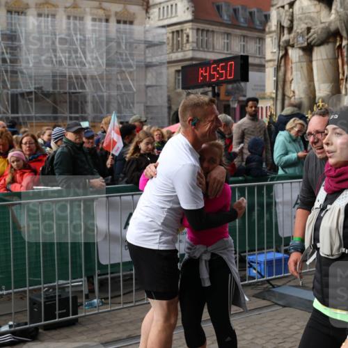 05.10.2025 - 20. swb-Marathon Bremen Yannick Fuchs http://msf.ph/oto/9258351 05.10.2025 11:16:39 Ziel 9563, 11358, 11404 meine-sportfotos.de