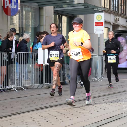 05.10.2025 - 20. swb-Marathon Bremen Strokosch-Dieckow http://msf.ph/oto/9258361 05.10.2025 10:58:56 Ziel 9183, 9219, 9454, 9508, 9635, 9692, 10039, 10143, 10200, 10274, 10353, 10391, 10407, 10594, 10607, 11006, 11007, 11207, 11400, 11728, 9183, 9219, 9454, 9508, 9635, 9692, 10039, 10143, 10200, 10274, 10353, 10391, 10407, 10594, 10607, 11006, 11007, 11207, 11400, 11728 meine-sportfotos.de