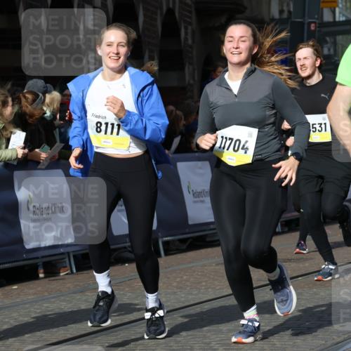 05.10.2025 - 20. swb-Marathon Bremen Strokosch-Dieckow http://msf.ph/oto/9258380 05.10.2025 11:04:33 Ziel 8111, 9394, 9610, 9750, 9915, 10278, 10485, 10531, 10532, 10674, 10869, 10956, 11196, 11542, 11704 meine-sportfotos.de