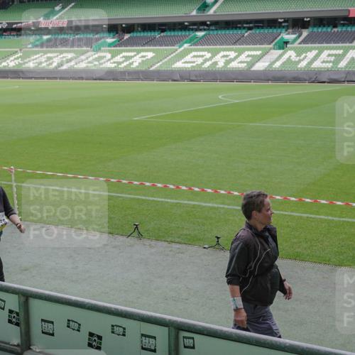 05.10.2025 - 20. swb-Marathon Bremen Michael Burmester http://msf.ph/oto/9258383 05.10.2025 10:46:02 Laufen im Stadion 7014, 7410, 9203, 9301, 9420, 9465, 9643, 9838, 9869, 10023, 10083, 10186, 10201, 10220, 10312, 10450, 10465, 10472, 10496, 10564, 10575, 10602, 10728, 10736, 10759, 10949, 10976, 11008, 11020, 11029, 11036, 11068, 11082, 11107, 11182, 11332, 11358, 11438, 7109, 7110, 8476, 9242, 9441, 9756, 10000, 10282, 10292, 10671, 10752, 10808, 10842, 10957, 11264, 11375, 11541 meine-sportfotos.de
