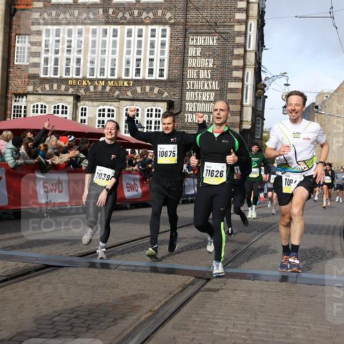05.10.2025 - 20. swb-Marathon Bremen Yannick Fuchs http://msf.ph/oto/9258387 05.10.2025 10:56:10 Ziel 9541, 9871, 9950, 10015, 10394, 10641, 10664, 10675, 10758, 10921, 10959, 11148, 11626 meine-sportfotos.de