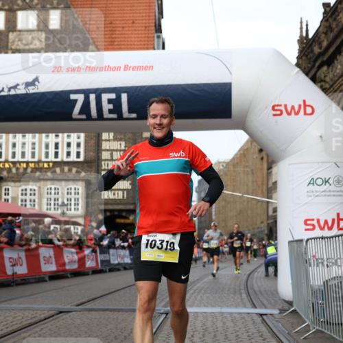 05.10.2025 - 20. swb-Marathon Bremen Yannick Fuchs http://msf.ph/oto/9258397 05.10.2025 10:47:38 Ziel 9244, 9339, 9924, 10319, 10637, 10667, 10951, 11498, 11742 meine-sportfotos.de