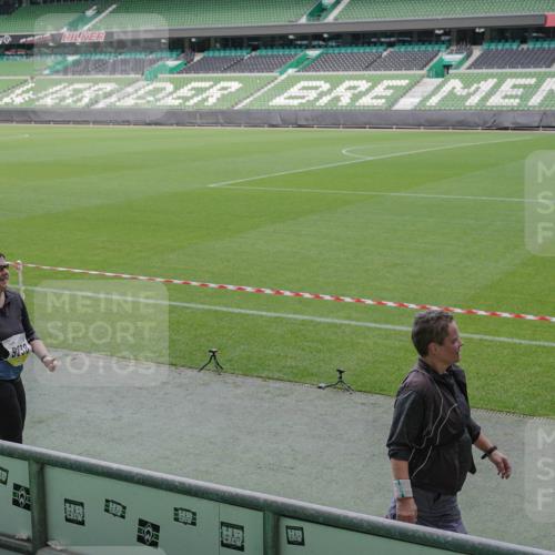 05.10.2025 - 20. swb-Marathon Bremen Michael Burmester http://msf.ph/oto/9258408 05.10.2025 10:46:02 Laufen im Stadion 7014, 7410, 9203, 9301, 9420, 9465, 9643, 9838, 9869, 10023, 10083, 10186, 10201, 10220, 10312, 10450, 10465, 10472, 10496, 10564, 10575, 10602, 10728, 10736, 10759, 10949, 10976, 11008, 11020, 11029, 11036, 11068, 11082, 11107, 11182, 11332, 11358, 11438, 7109, 7110, 8476, 9242, 9441, 9756, 10000, 10282, 10292, 10671, 10752, 10808, 10842, 10957, 11264, 11375, 11541 meine-sportfotos.de